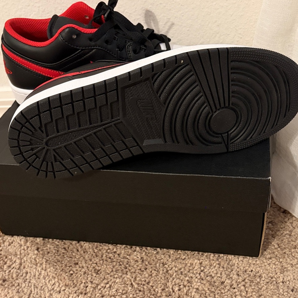 Jordan Low-Top Sneakers - Black/Red/White - Picture 4 of 4